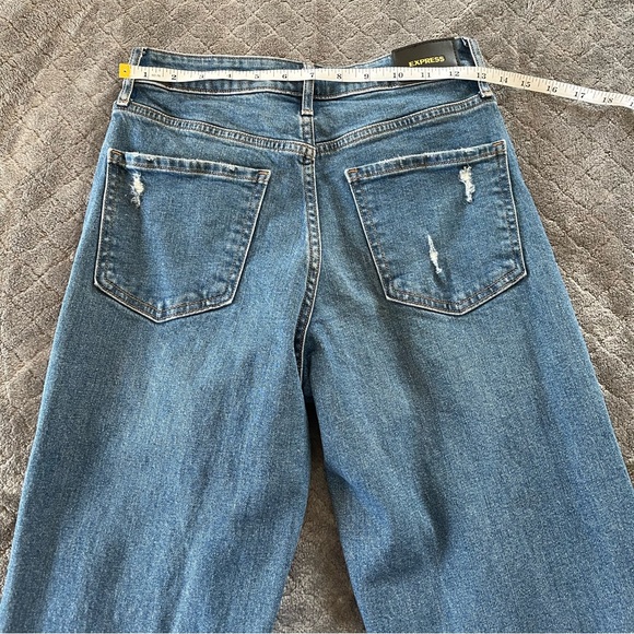 Express boyfriend mid-rise jeans. Very lightly worn, like new. Size 00R - Picture 6 of 6